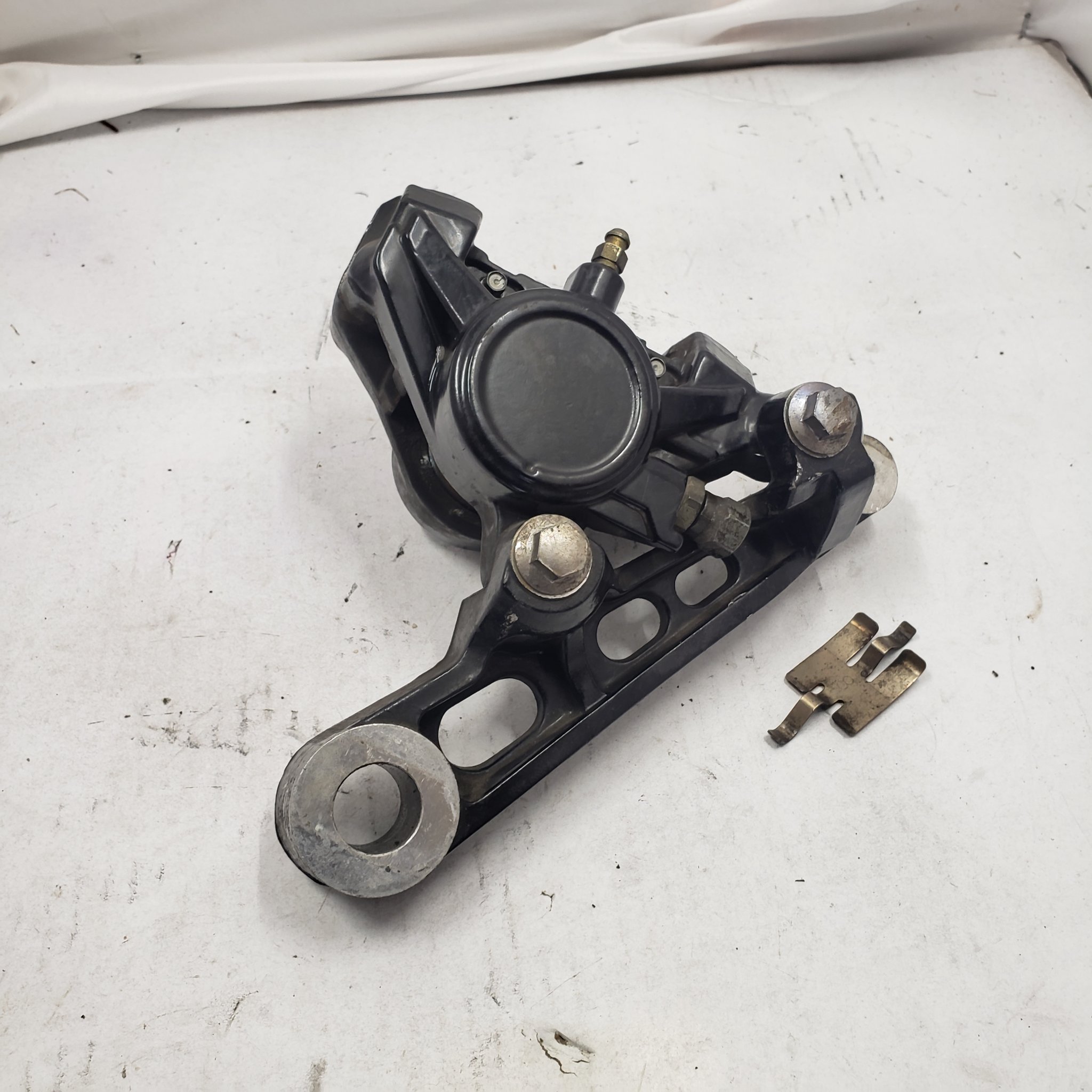 2001 YAMAHA YZF600R REAR BRAKE CALIPER OEM 5JD-2580W-02-00