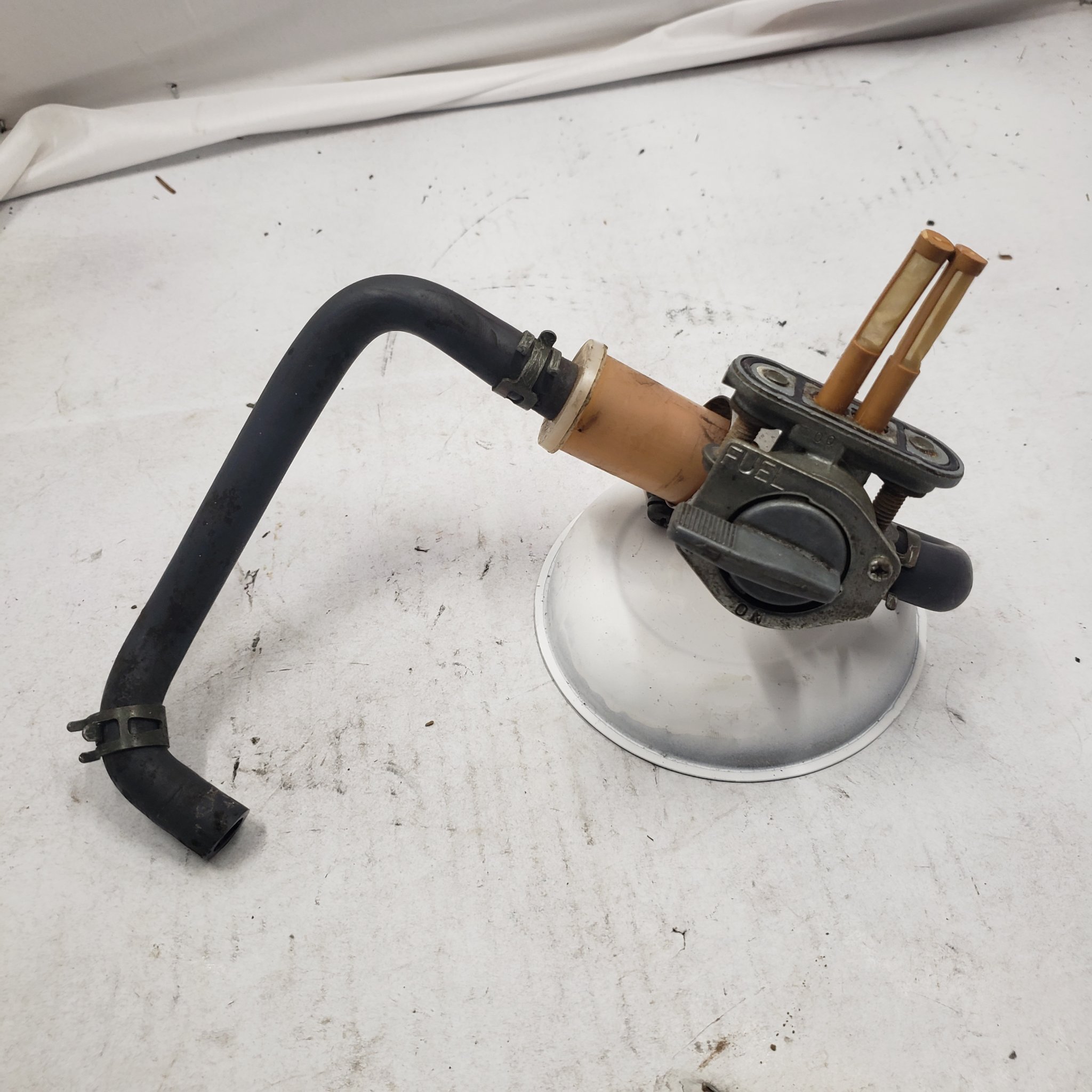2001 YAMAHA YZF600R FUEL PETCOCK VALVE OEM 4TV-24500-00-00