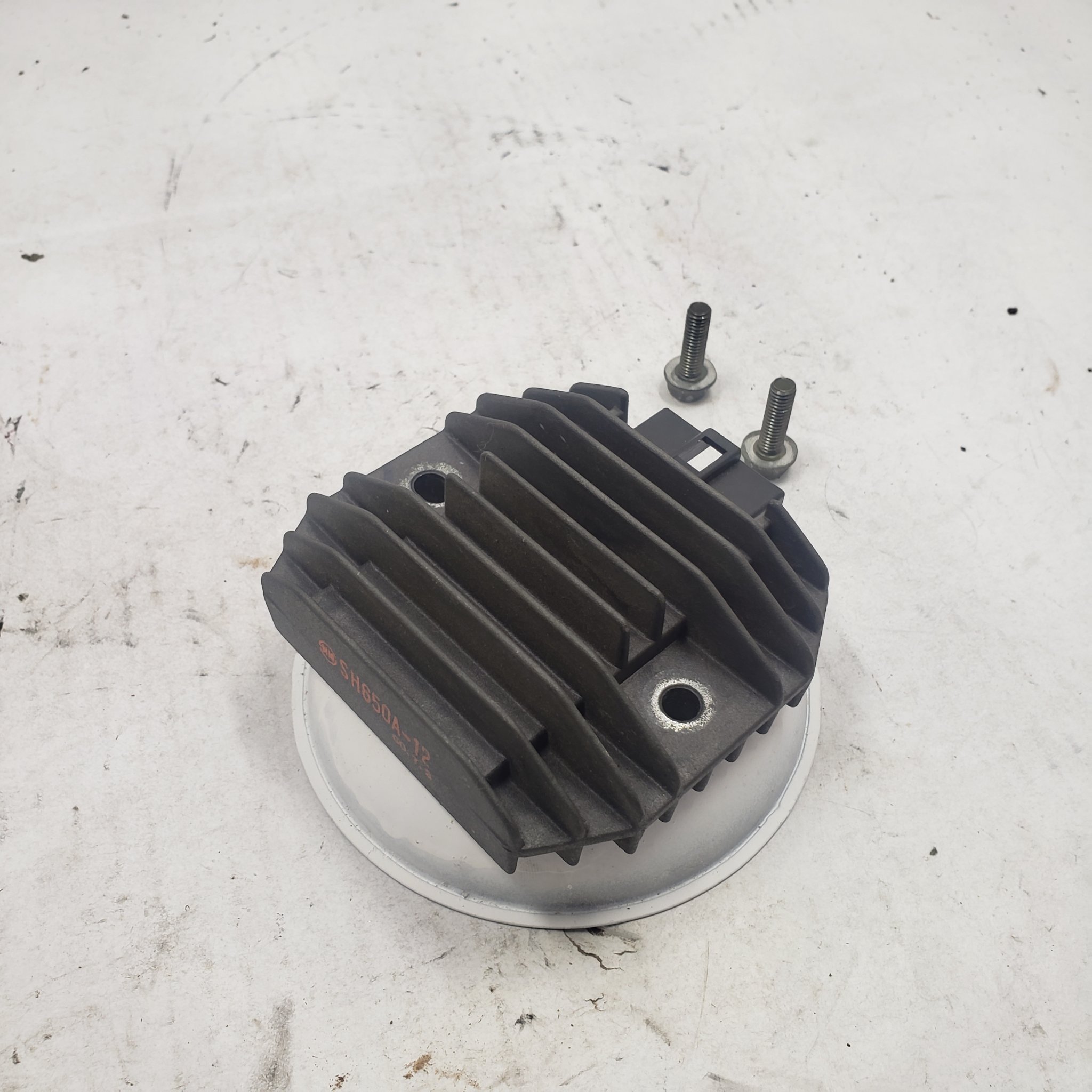 2001 YAMAHA YZF600R OEM VOLTAGE REGULATOR RECTIFIER 4JH-81960-01-00