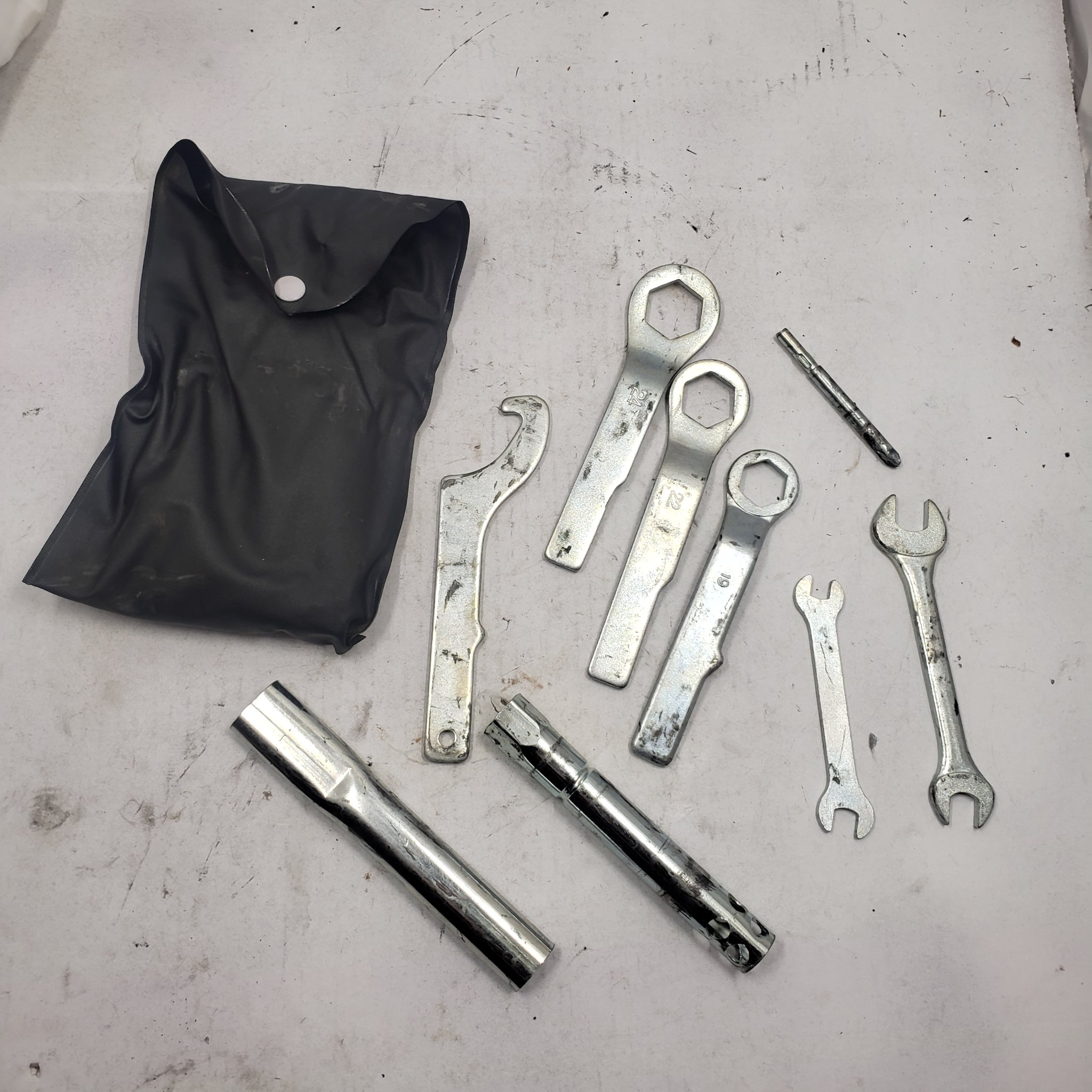 2001 YAMAHA YZF600R FACTORY TOOL KIT OEM 1WG-W2810-00-00