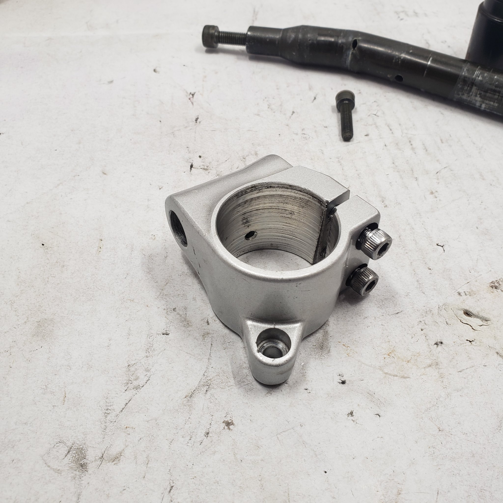 97-07 YAMAHA YZF600R RIGHT HANDLEBAR CLIP ON BRACKET END CAP OEM 4SV-26112-00-00