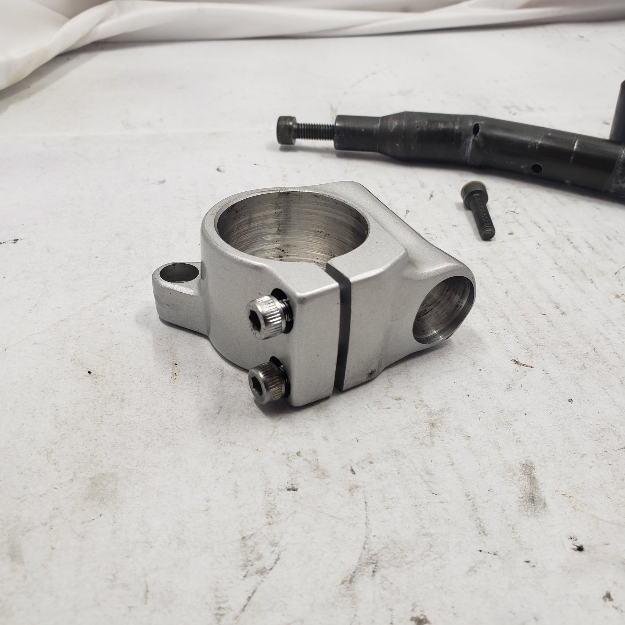 97-07 YAMAHA YZF600R RIGHT HANDLEBAR CLIP ON BRACKET END CAP OEM 4SV-26112-00-00