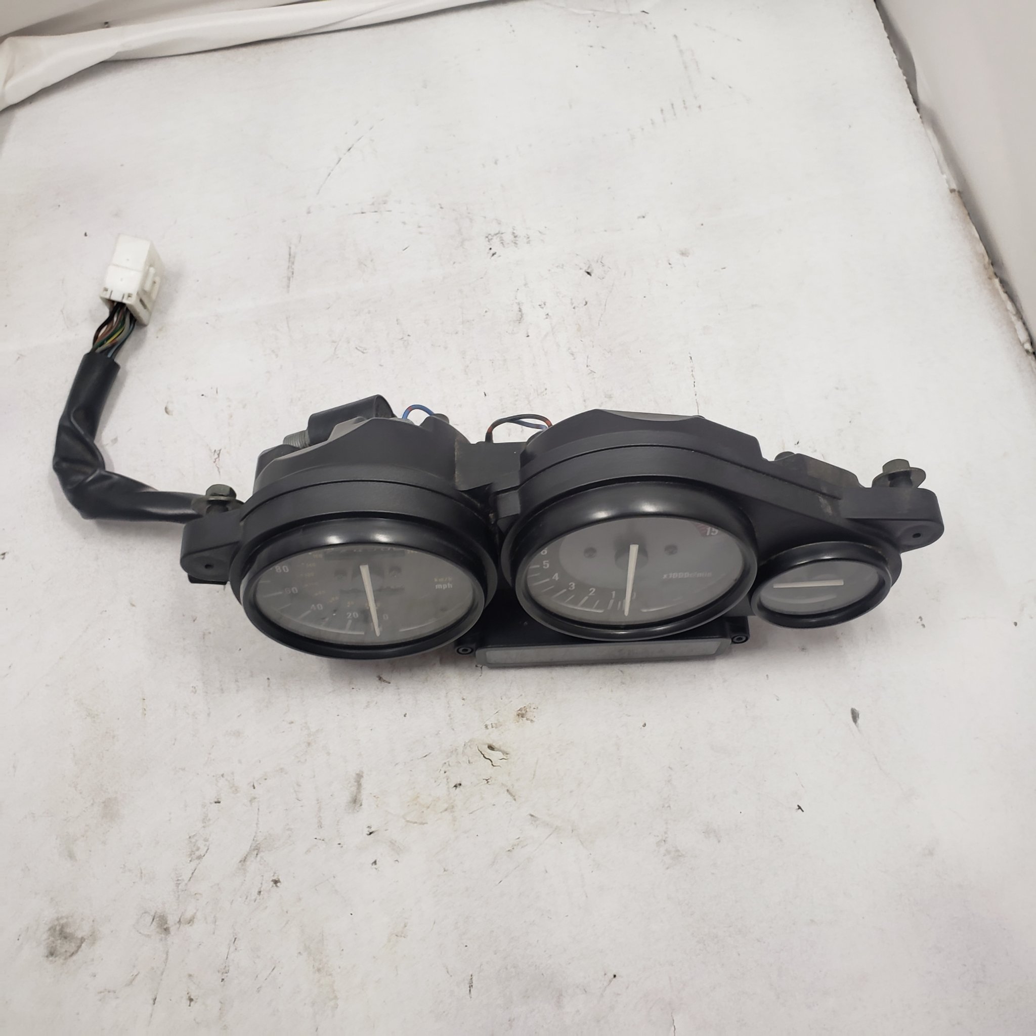 2001-2007 YAMAHA YZF600R SPEEDOMETER TACHOMETER GAUGE CLUSTER 4TV-83570-40-00