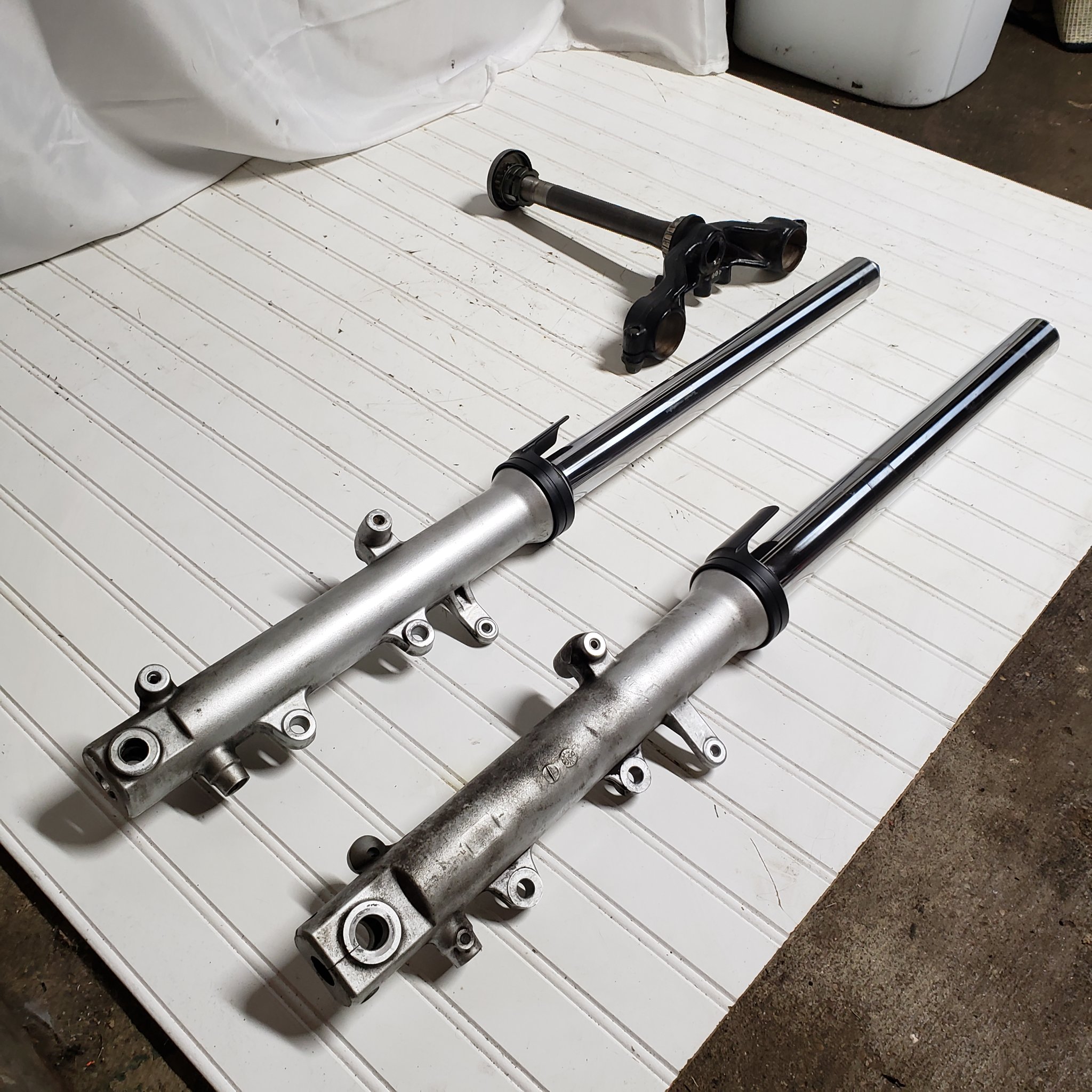 1997-2005 YAMAHA YZF600R FRONT FORKS LOWER TRIPLE TREE 4TV-23102-02-00