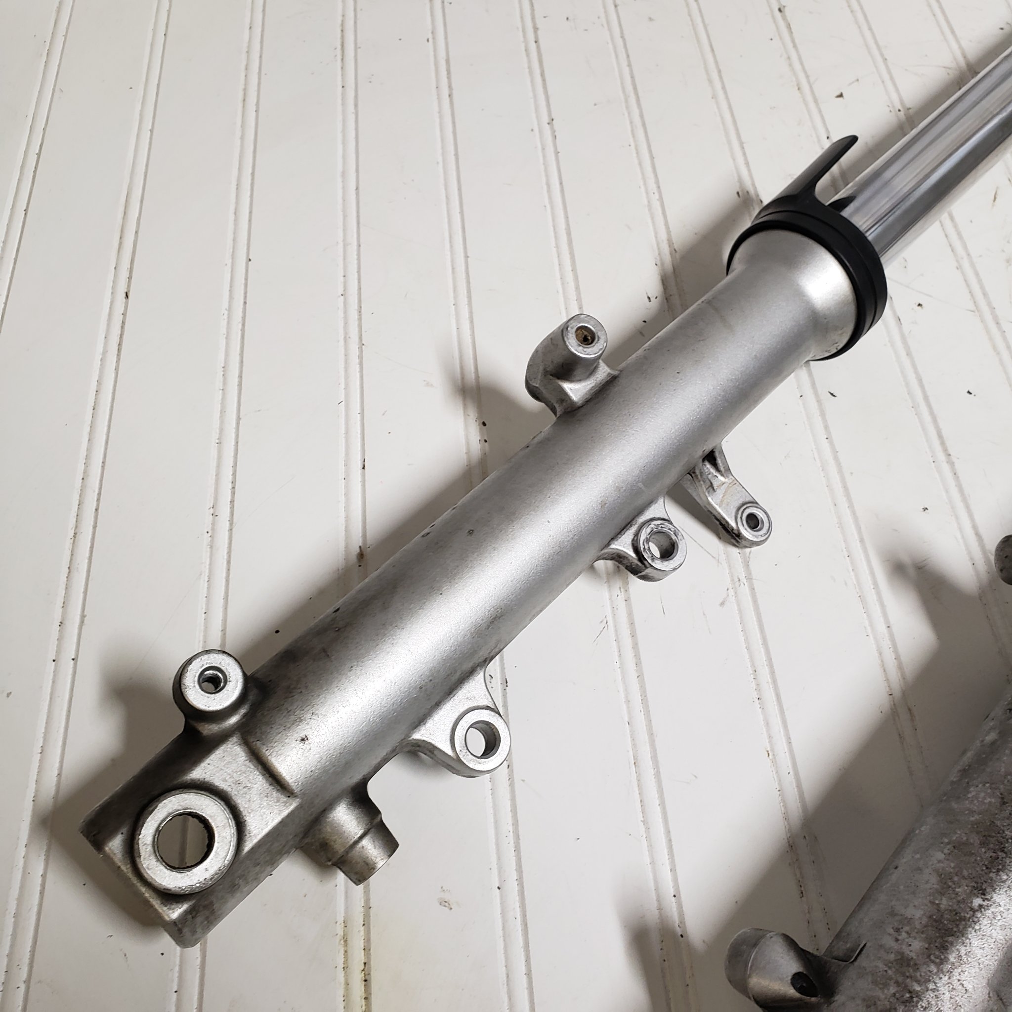 1997-2005 YAMAHA YZF600R FRONT FORKS LOWER TRIPLE TREE 4TV-23102-02-00