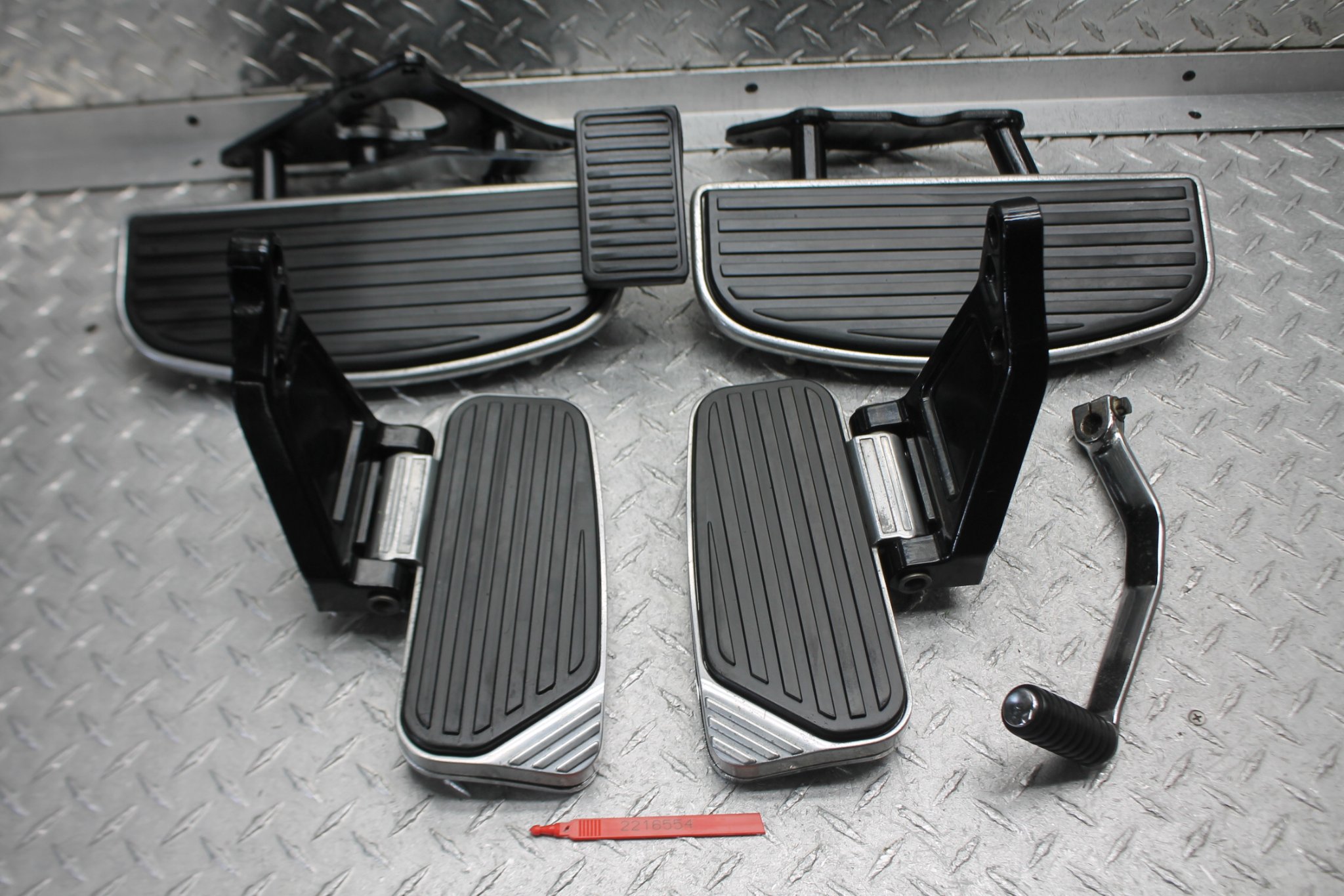2004 KAWASAKI VULCAN 1500 VN1500L NOMAD FI FRONT & REAR FOOTREST SET 34028-1497