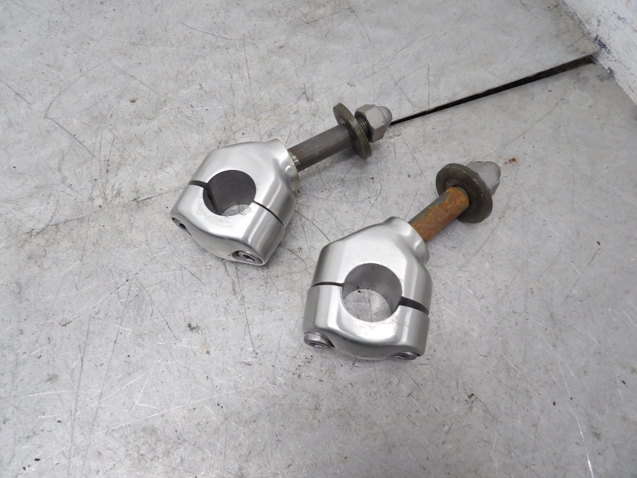 2006 Yamaha Royal Star Venture OEM Handlebar Riser Clamps Mount Set