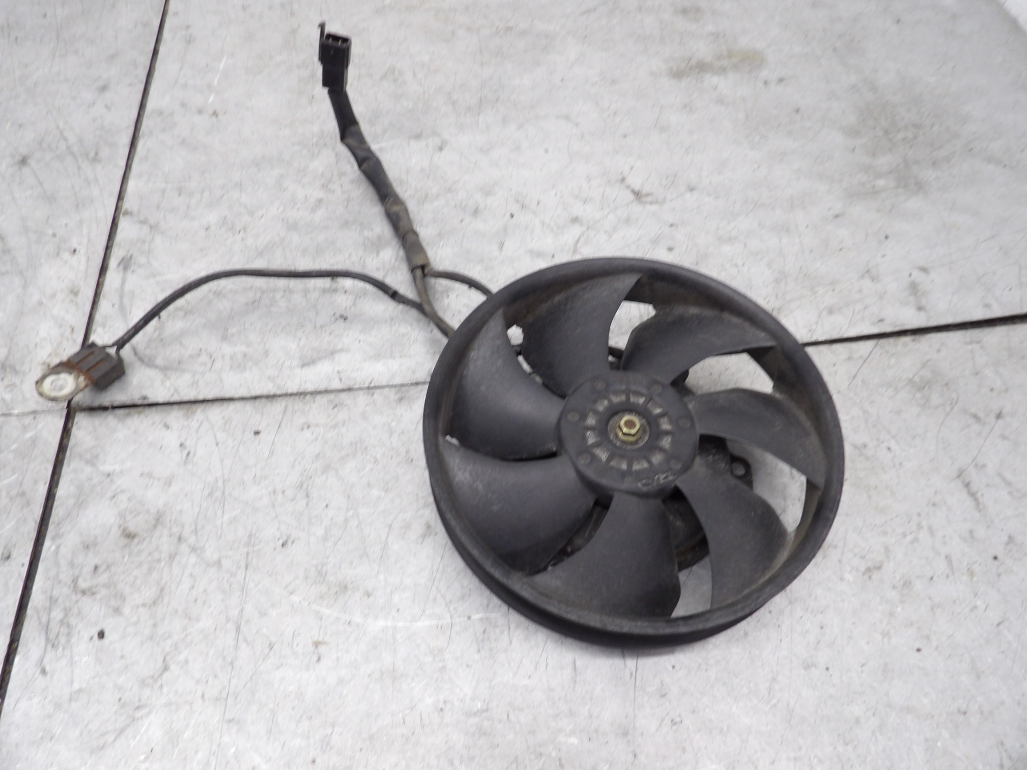 2002 Honda Goldwing GL1800 Left Side Radiator Cooling Fan Only 19020-MCF-003