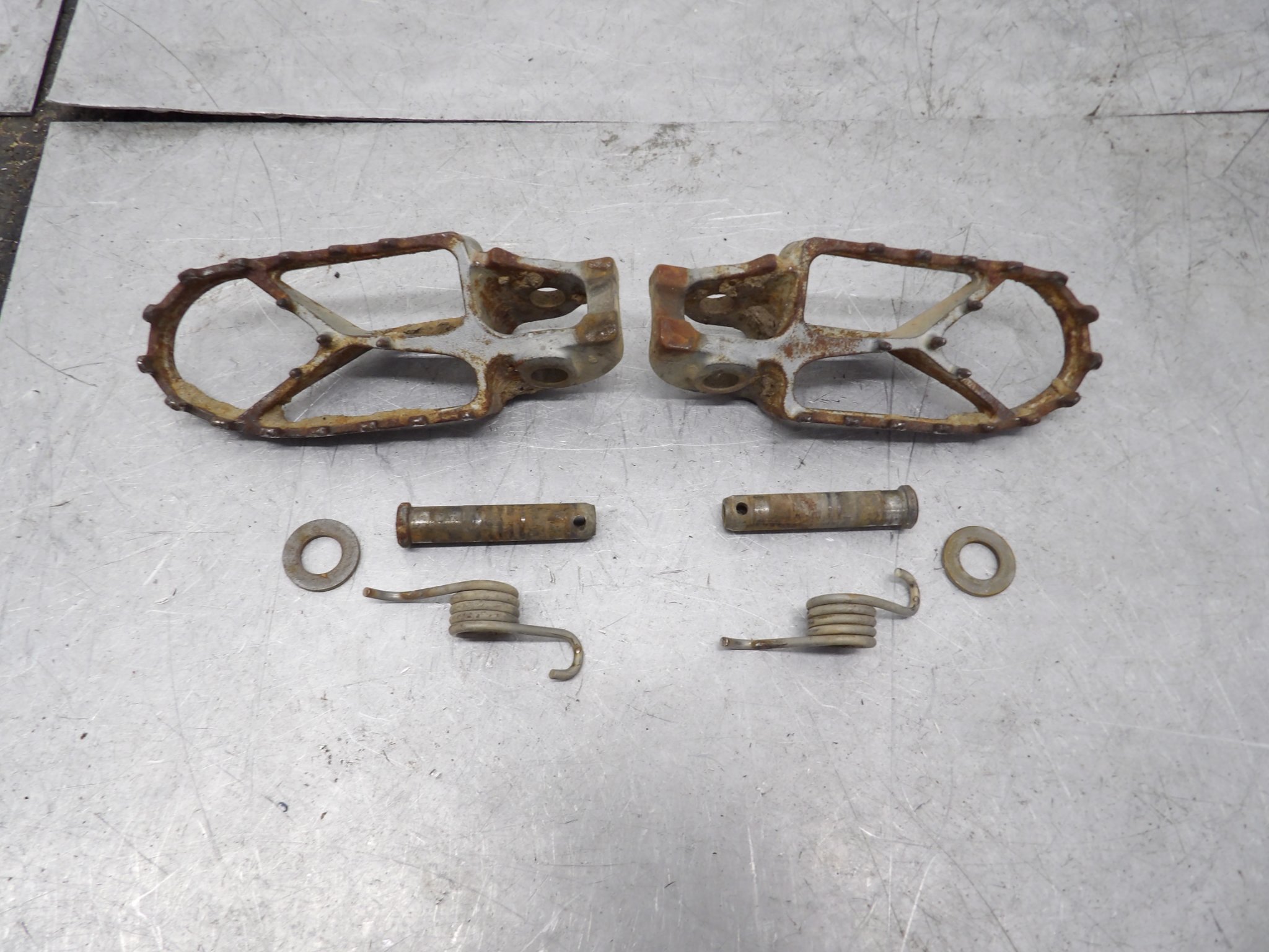 2016 KTM 350 SXF Foot Pegs Footrests OEM Footpegs Set 79003040000 79003041000
