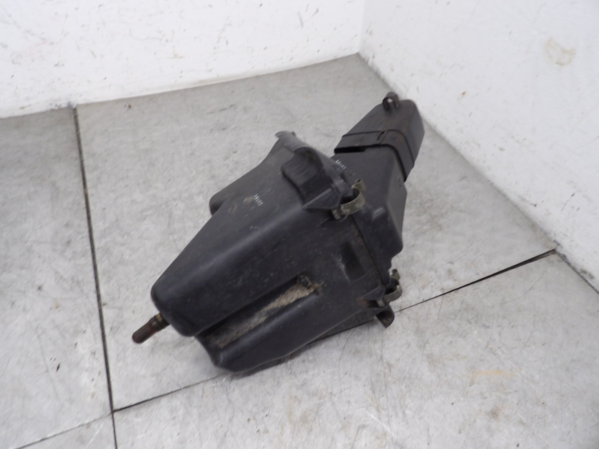 2004 Suzuki Quadsport Z250 LTZ250 2X4 OEM Air Cleaner Box Housing 13700-21G00