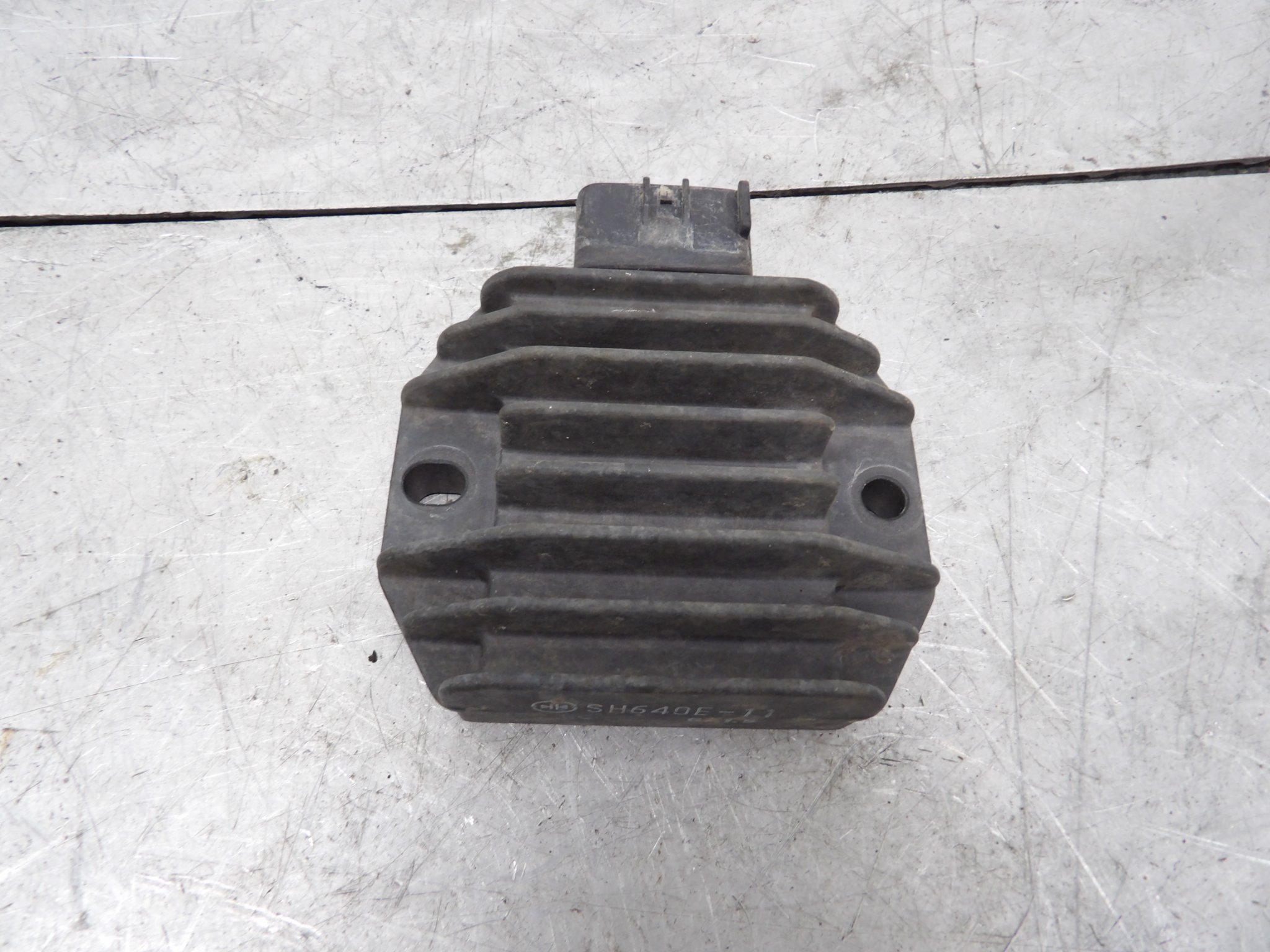 2007 Yamaha Grizzly 125 YFM125G Voltage Regulator Rectifier OEM 5GT-81960-00-00
